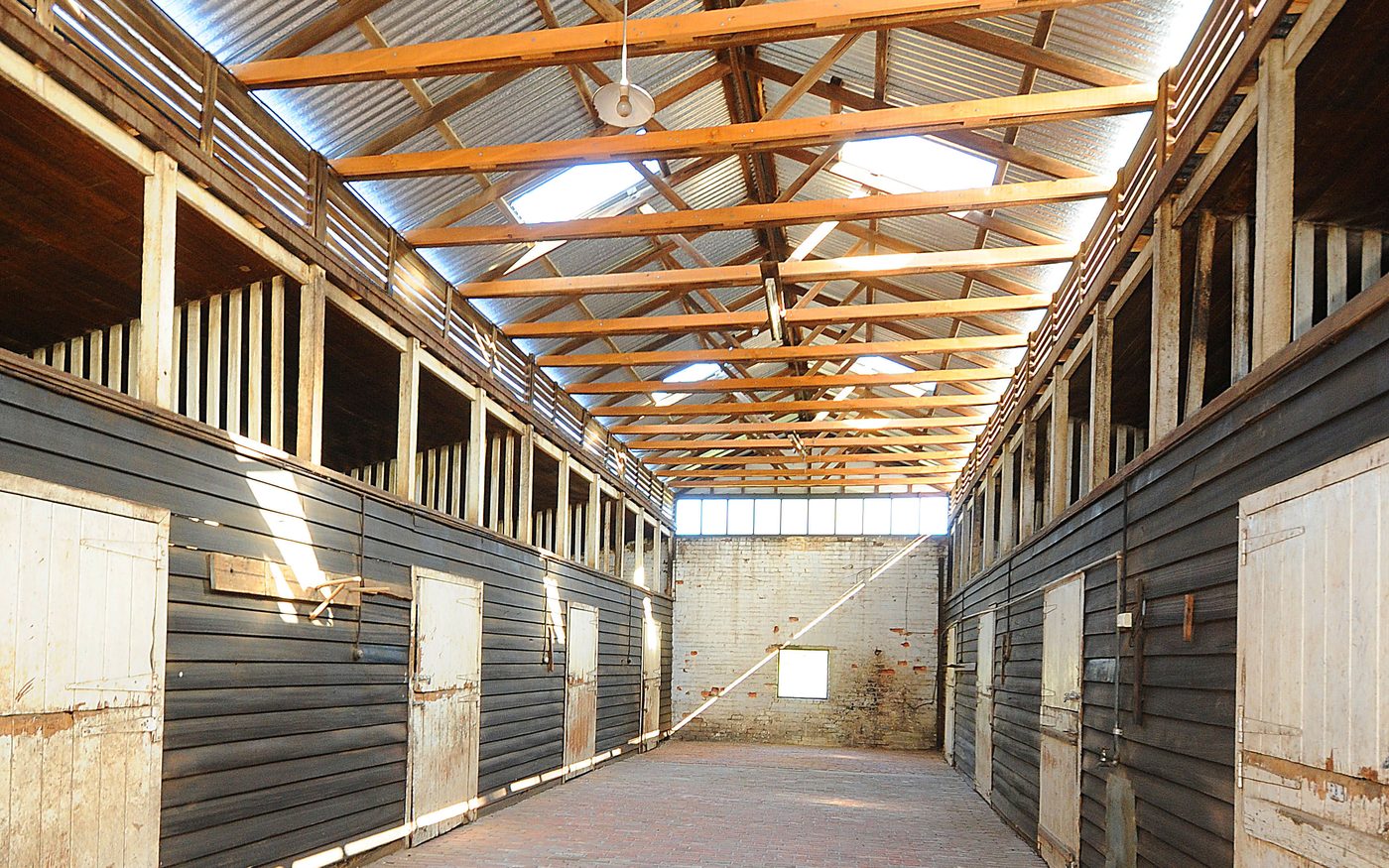 Maribyrnong, Dale Stables